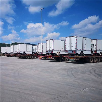 Treoraíonn Painéil Cíor Mhíleacha Teirmeaplaisteacha Éadroma agus Ard-neart T...