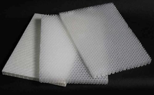 Tá Painéal Honeycomb fíor-riachtanach chun VOC a Laghdú